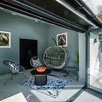 Bounty Boutique On The Lakes