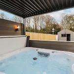 Bounty Boutique On The Lakes *