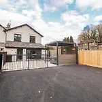 Дом отдыха Bounty Boutique On The Lakes *