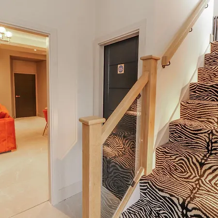 Bounty Boutique On The Lakes *