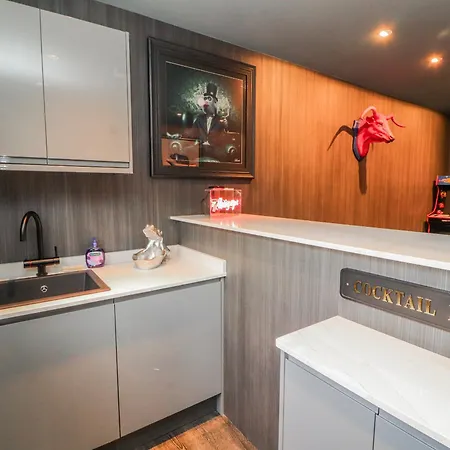 Bounty Boutique On The Lakes