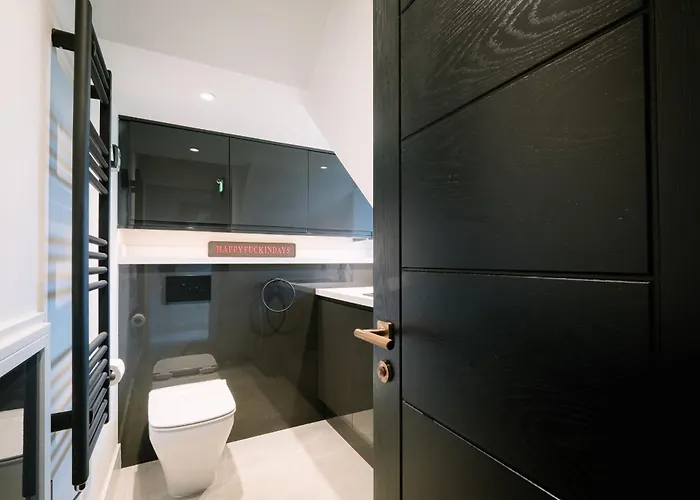 Bounty Boutique On The Lakes