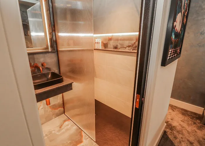 Bounty Boutique On The Lakes